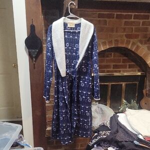 Elegant Blue Patterned Robe with White Trim